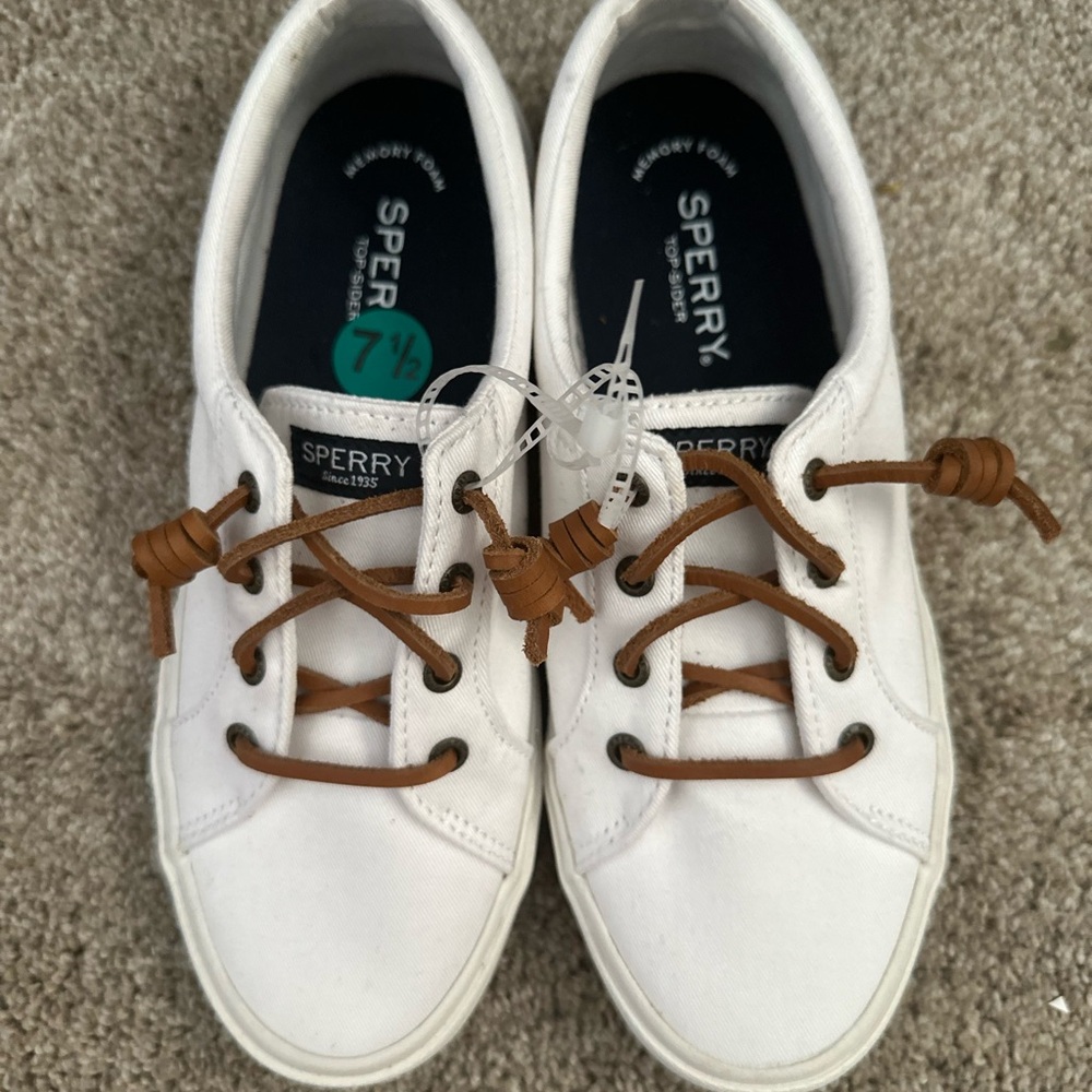 Sperry low top white sneakers womens size 7 1/2 new with tags never worn